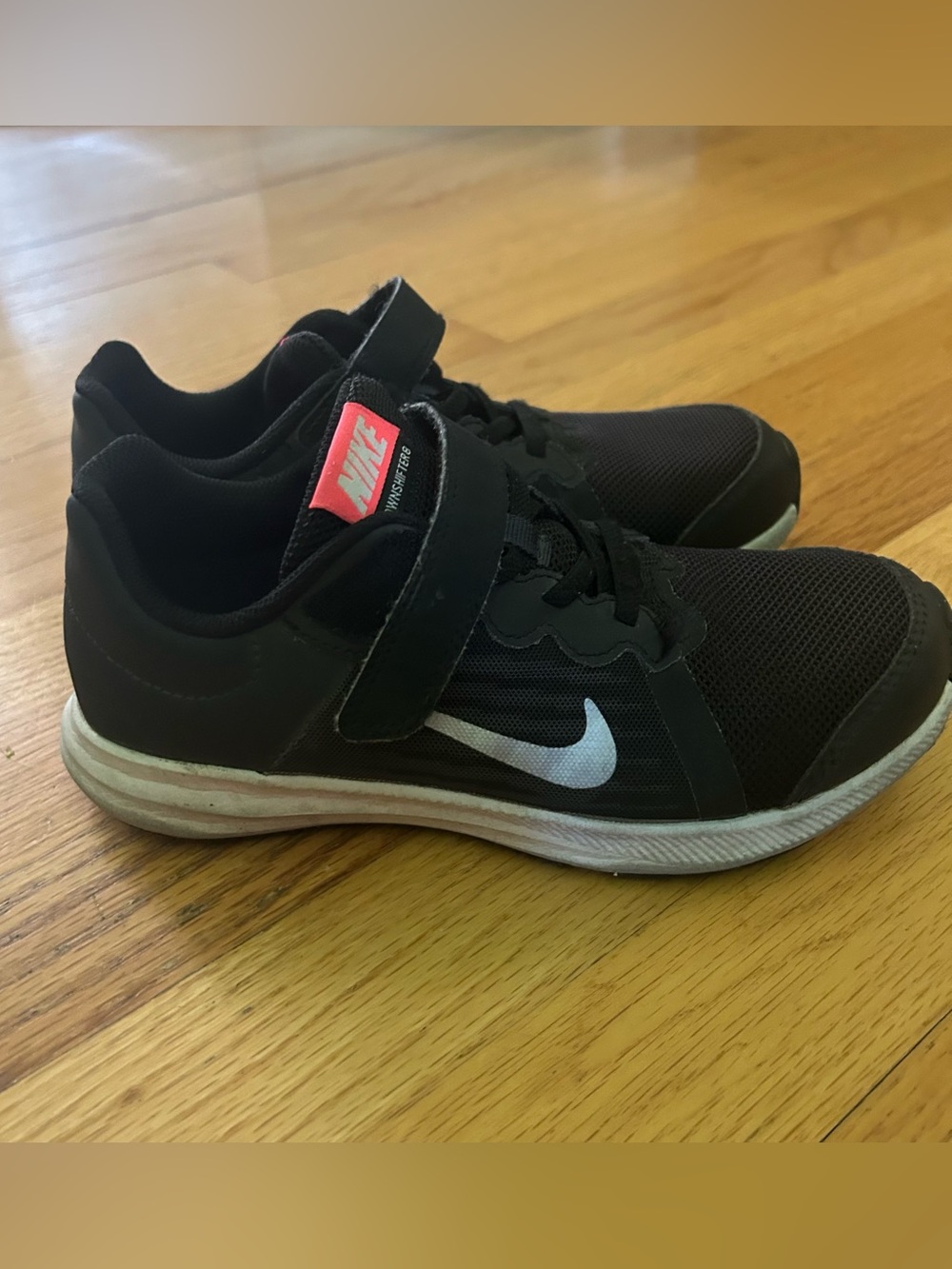 Girls Nike Downshifter size 2.5 Black Pink